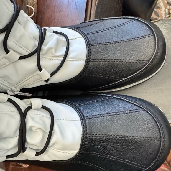 Totes Women’s Snow Boots - Picture 9 of 11